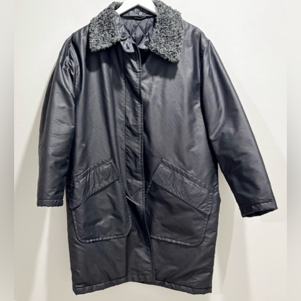 HENRI BENDEL Vintage Black Polymide Coated Coat Removable Fur Collar